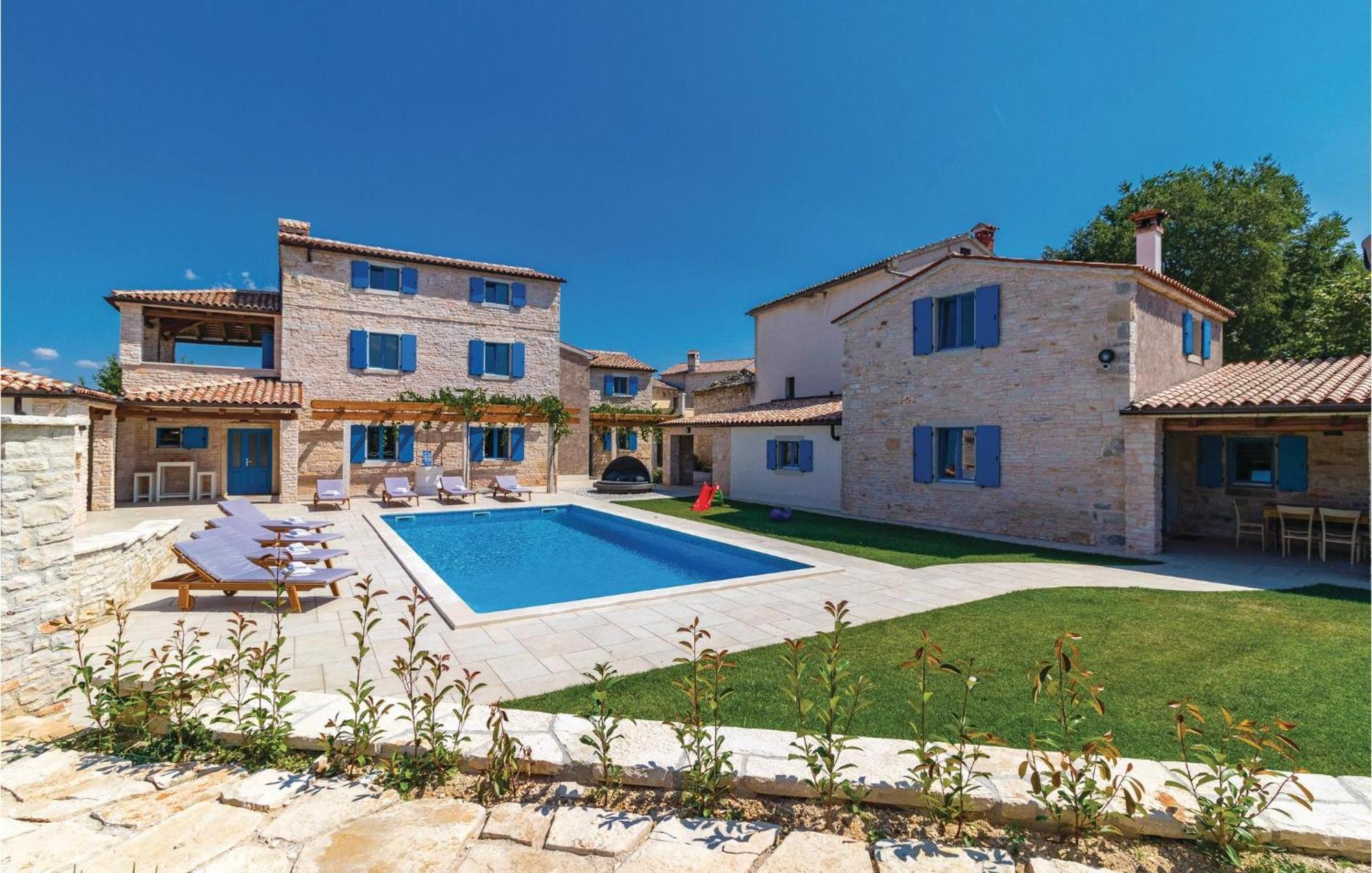 9 Bedroom Lovely In Holiday home
